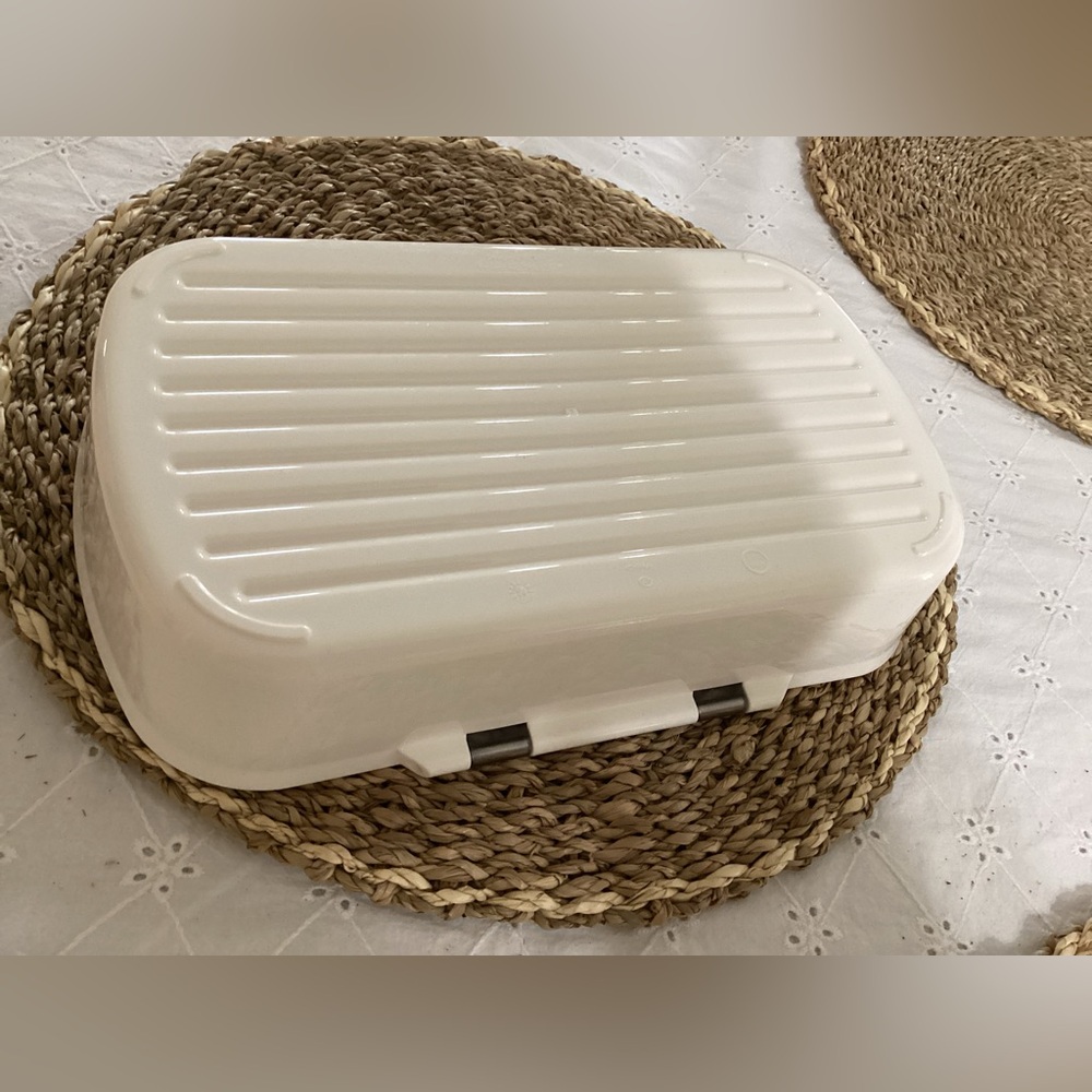 Cream and Black Food Storage Containers - Picture 5 of 9